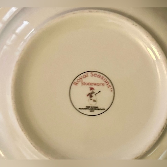 COPY - Royal Seasons Stoneware, snowmen, serving bowl. 10” - Picture 4 of 7